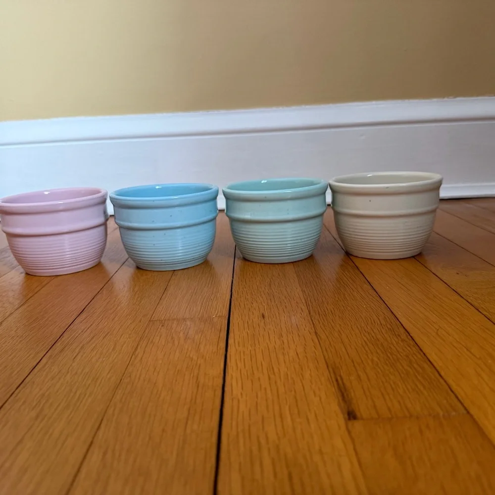 Set of 4 Pastel Removable Ceramic Bowls with Metal Holder